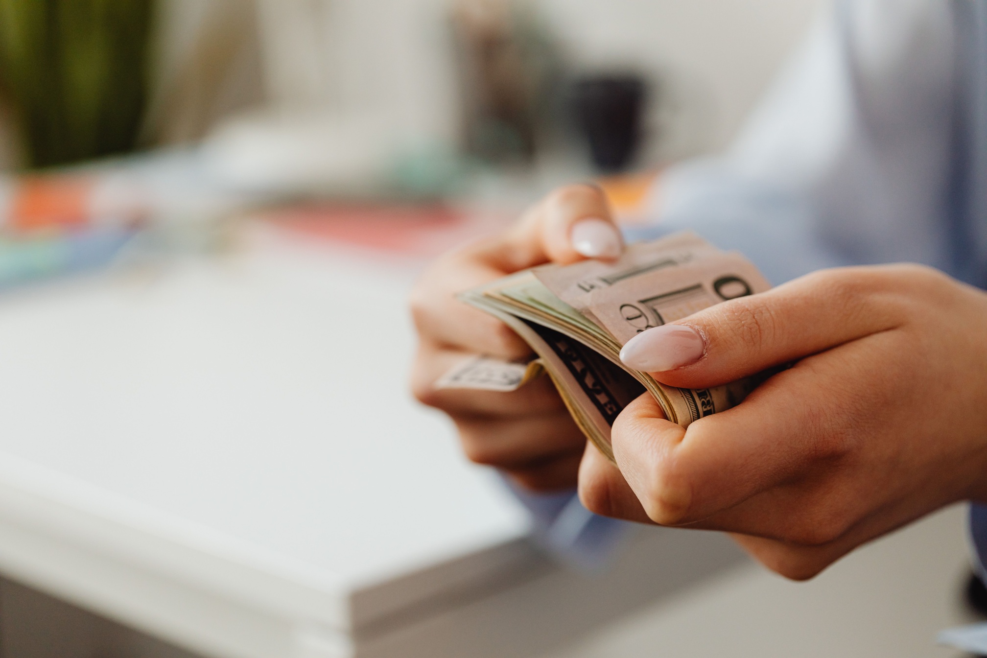 A man holding a roll of cash representing an easy payday loan